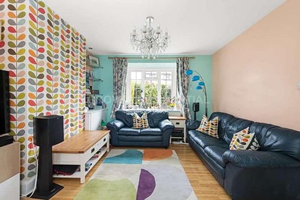 The Crescent, New Malden, KT3 - Photo 1