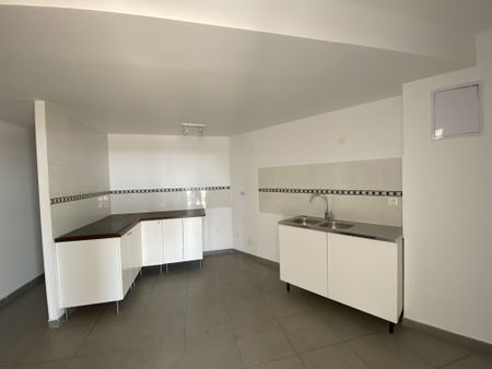 Appartement 3 pièces 91m2 MARSEILLE 14EME 998 euros - Photo 5