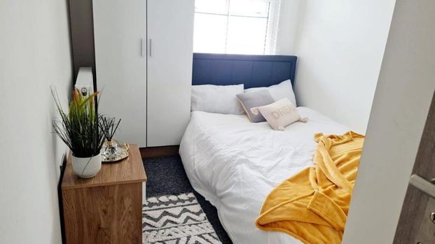 1 bedroom in a house share to rent - Photo 1