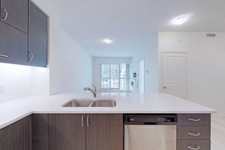 For Lease - 39 Annie Craig Drive Unit# 903, Toronto, Ontario - Photo 4