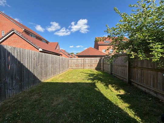 3 bed semi-detached house to rent in Lapwing Place, Coventry, CV4 - Photo 1