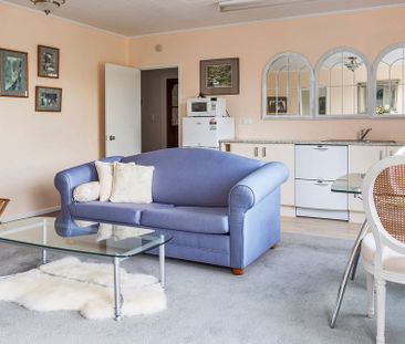 Large, sunny, fully-furnished 1 bedroom apartment - Photo 5