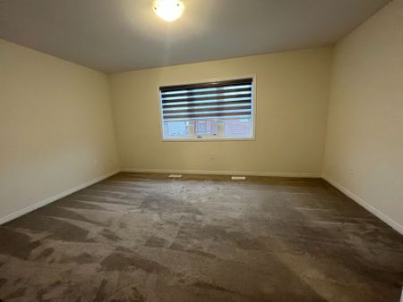 For Lease - 7 Esther Crescent, Thorold, Ontario - Photo 2