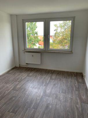 Tolle Vierraumwohnung – renoviert in modernem Design! – Blick ins Grüne - Foto 1