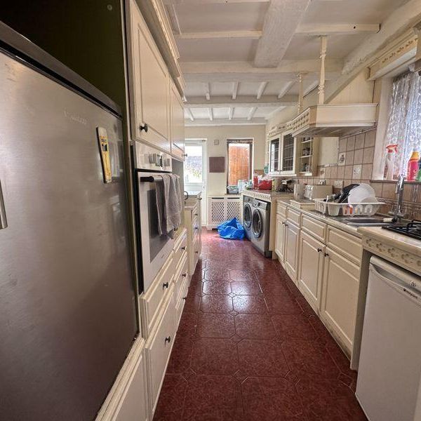 4 bedroom semi-detached house to rent - Photo 1
