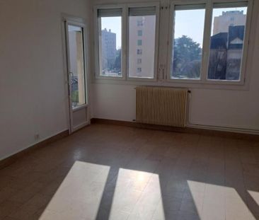 Appartement F3 - 3ème étage avec Balcon et cave - Photo 2