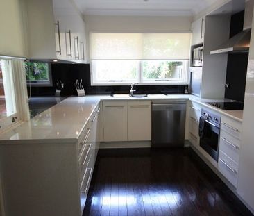 Charming Family Home - Photo 6