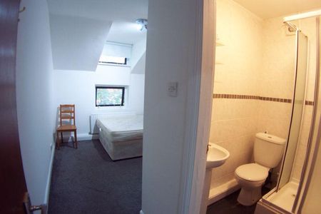 3 bedroom flat to rent - Photo 3