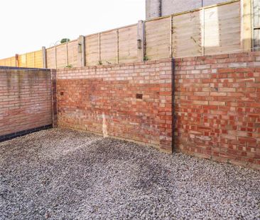 2 bedroom semi-detached house to rent - Photo 4