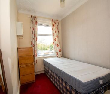 4 bedroom semi-detached house to rent - Photo 1