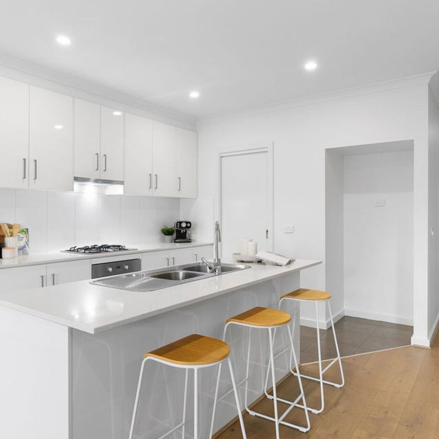 Mooroolbark - Photo 1