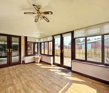 Thornham Road, Royton - Photo 2