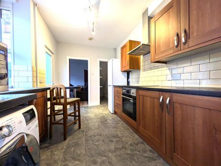 4 bedroom terraced house to rent - Photo 5