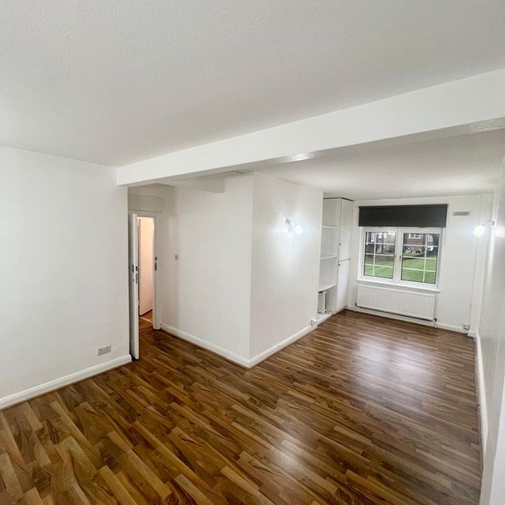 2 Bed Flat, Kings Drive, HA9 - Photo 1