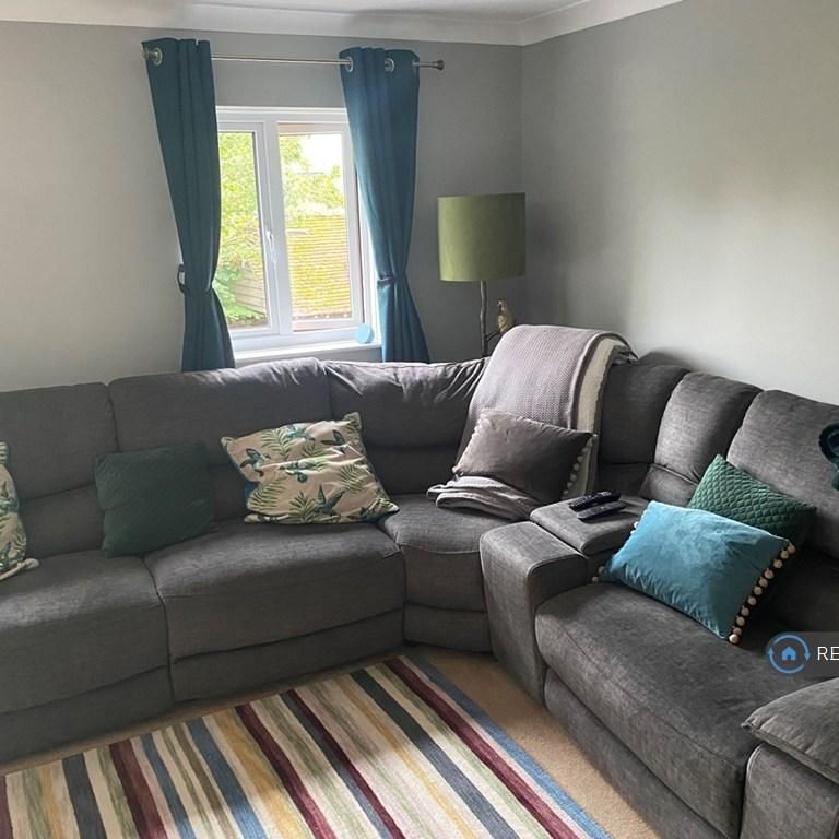 3 bedroom semi-detached house to rent - Photo 1