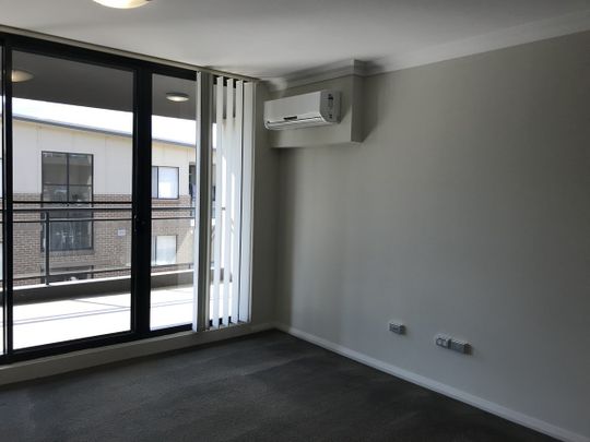 Modern 1 Bedroom Apartment for lease , close to Stockland Mall and Business Park - Photo 1