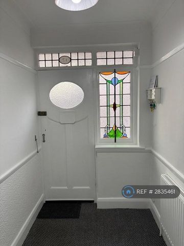 4 bedroom detached house to rent - Photo 2