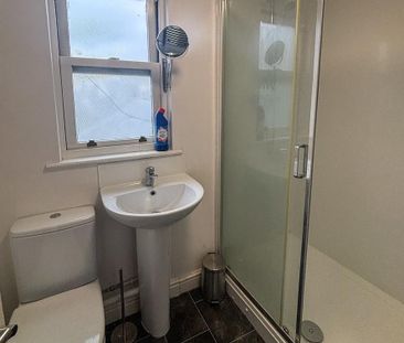 1 bedroom in a house share to rent - Photo 6