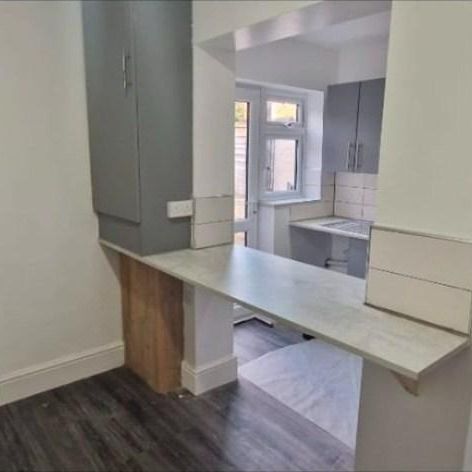 4 bedroom terraced house to rent - Photo 1