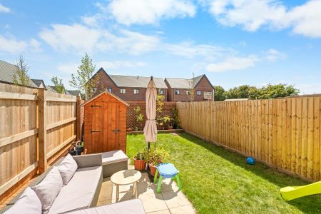 3 bedroom end of terrace house to rent - Photo 2