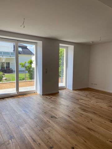 Traumhaftes Reihenendhaus mit Terrasse und Gartenanteil - Photo 2