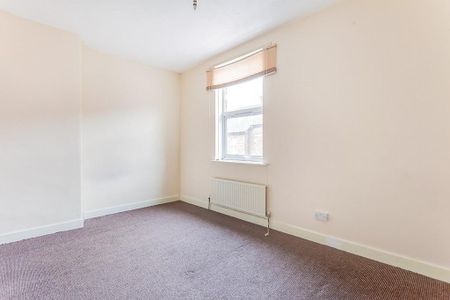 4 bedroom terraced house to rent - Photo 3
