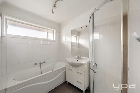 Prime Location Living in the Heart of Hoppers Crossing! - Photo 4
