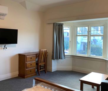 Ensuite room on Union Street, North Dunedin - Photo 4