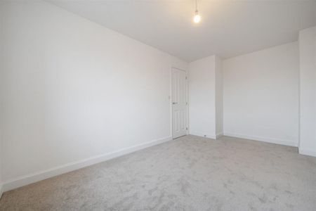 4 bedroom semi-detached house to rent - Photo 4