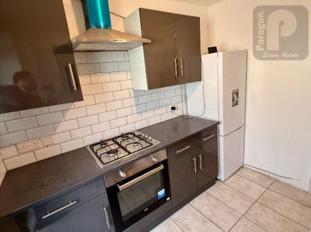 3 bedroom flat to rent - Photo 4