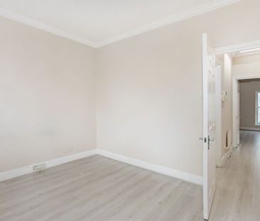 1 Bed Flat, Kingswater Place, SW11 - Photo 5