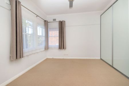 Renovated 3 Bedroom Home In Perfect Location - Photo 5