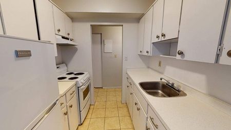 One Bedroom Apartment - Photo 2