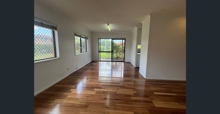 Large Family House, Big Yard-Prime Underwood Location - Photo 5