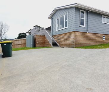 Brand new 4 bedroom family Home - Photo 2