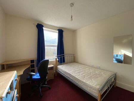 2 bedroom flat to rent - Photo 2