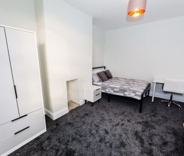 Cliff Mount, Woodhouse, Leeds - Photo 2