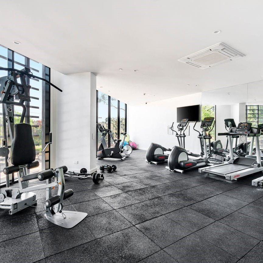 Modern 2-Bedroom Apartment with Leafy Views & Premium Amenities - Photo 1