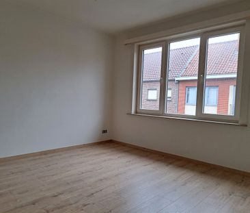 Gerenoveerde woning met 2 slaapkamers en dressing/bureel. Mooie tui... - Foto 1