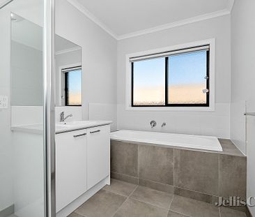 29 Amalfi Street, Winter Valley - Photo 2