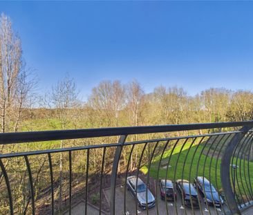 2 bedroom Flat in Luscinia View, Reading - Photo 1