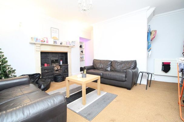 3 bedroom terraced house to rent - Photo 1