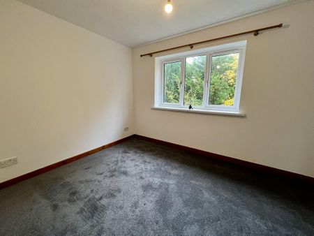 2 bedroom end of terrace house to rent - Photo 3
