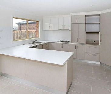 Charming 3-Bedroom Home in South Morang - Photo 3