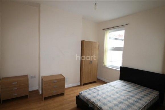 TO LET, 6 BEDROOM HOUSE - Photo 1