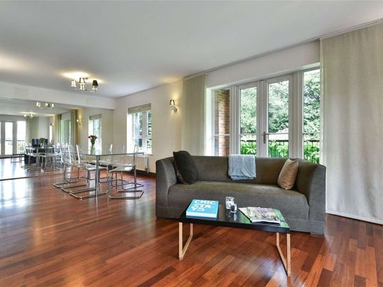 A well presented 3 bedroom ground floor apartment on the outskirts of the village of Mayfield - Photo 1