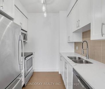 Burnhamthorpe/Confederation Beautifully Renovated 1Bdrm Modern Elegan - Photo 1