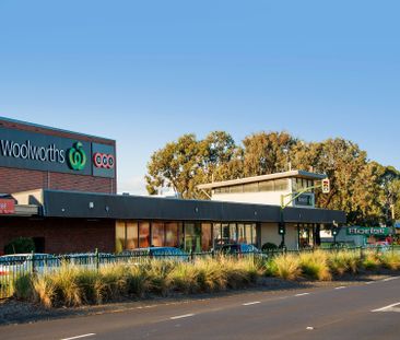 Elegant Family Living in a Prime Blackburn Location - Photo 4