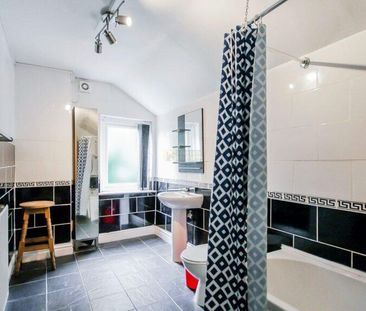 4 bedroom end of terrace house to rent - Photo 6