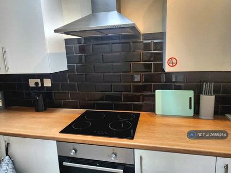 1 bedroom in a house share to rent - Photo 5